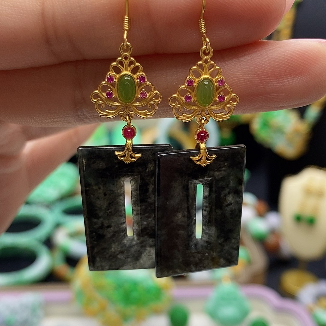 翡翠耳饰未镶嵌天然