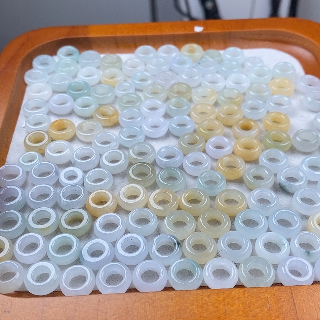 翡翠颈饰未镶嵌小甜甜圈1个