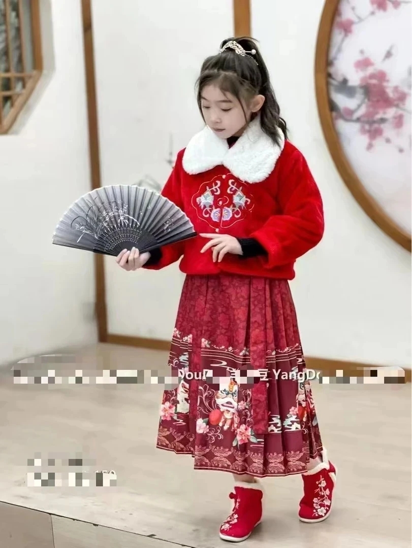 073毛毛外套马面裙套装裙子