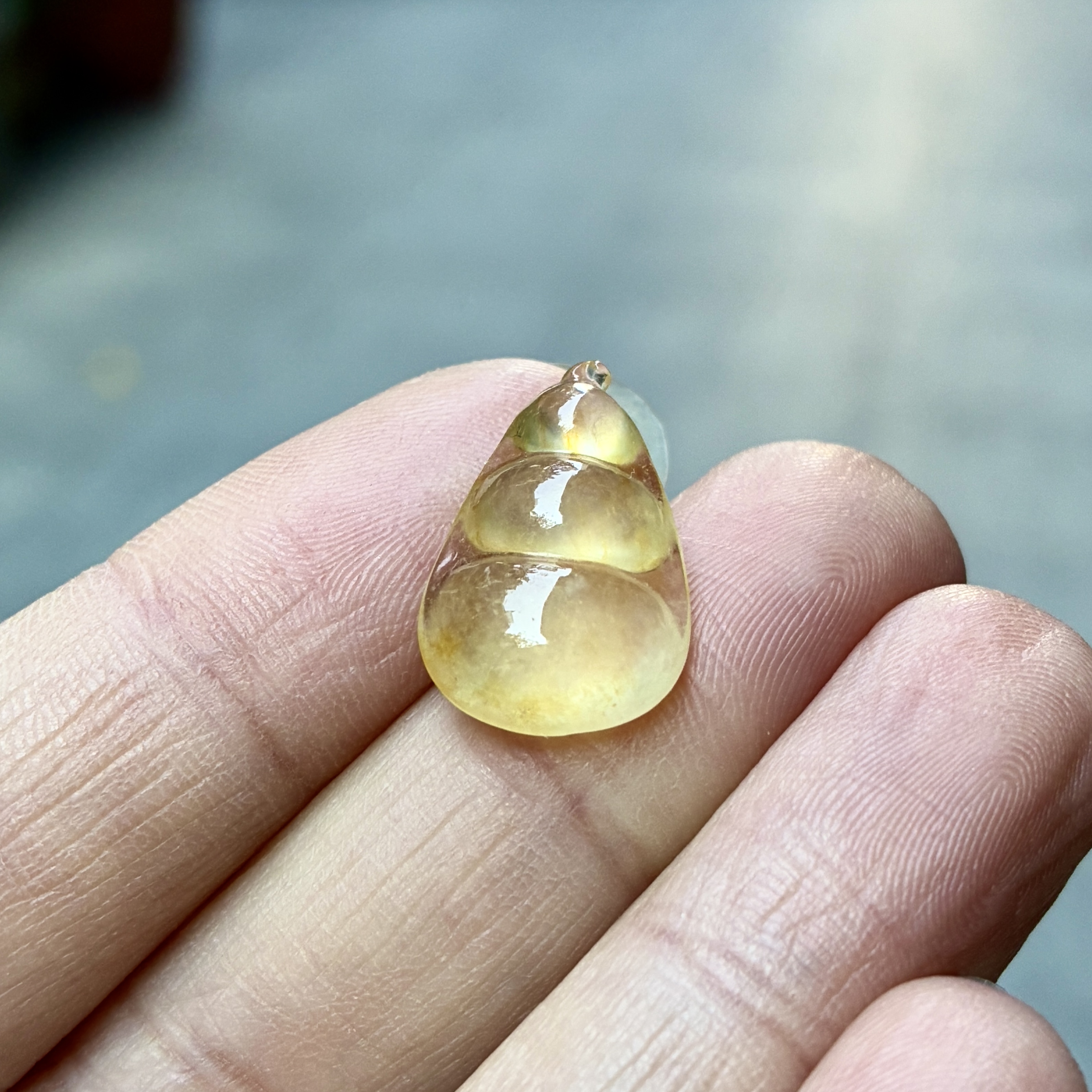 天然a货缅甸翡翠自然光18.2/11.2/4.3，冰黄翡福豆吊坠，颜色鲜艳