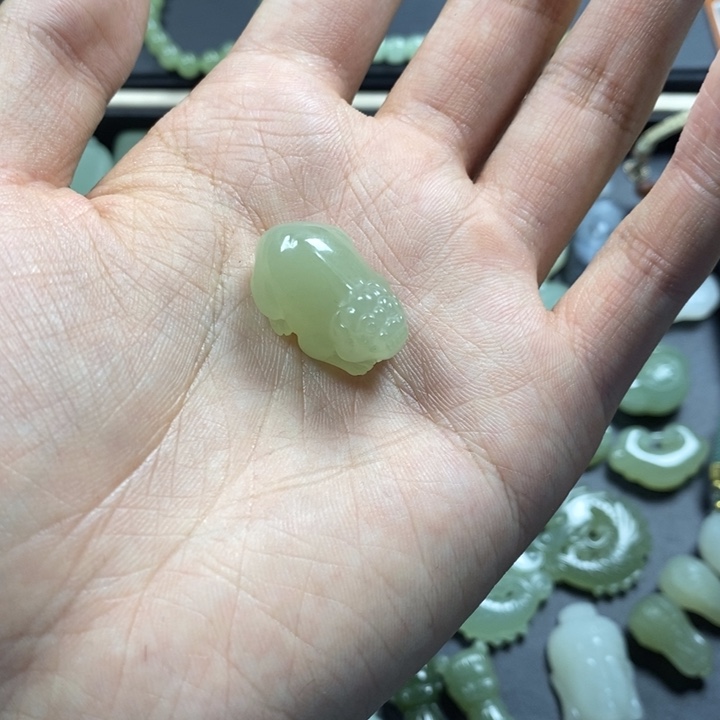 和田玉未镶嵌颈饰招***寶