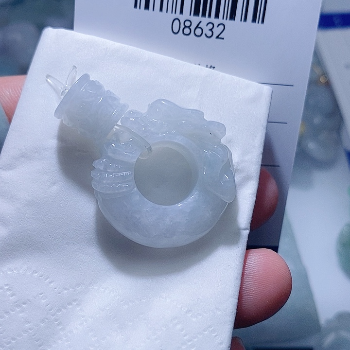 翡翠未镶嵌颈饰小