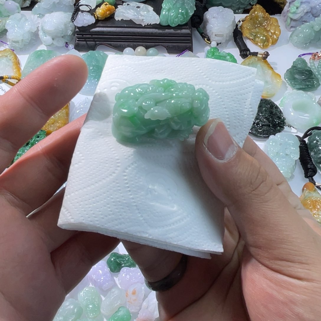 翡翠颈饰未镶嵌天然