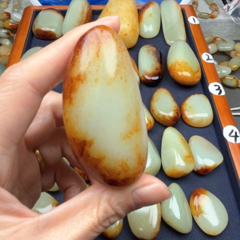 和田玉颈饰未镶嵌富**油