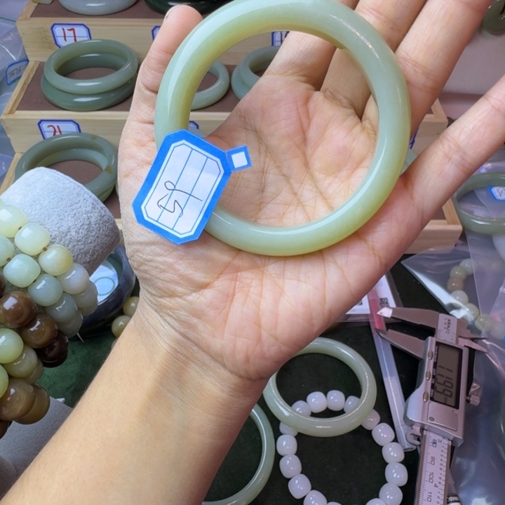 *****和田玉（糖玉）未镶嵌手镯