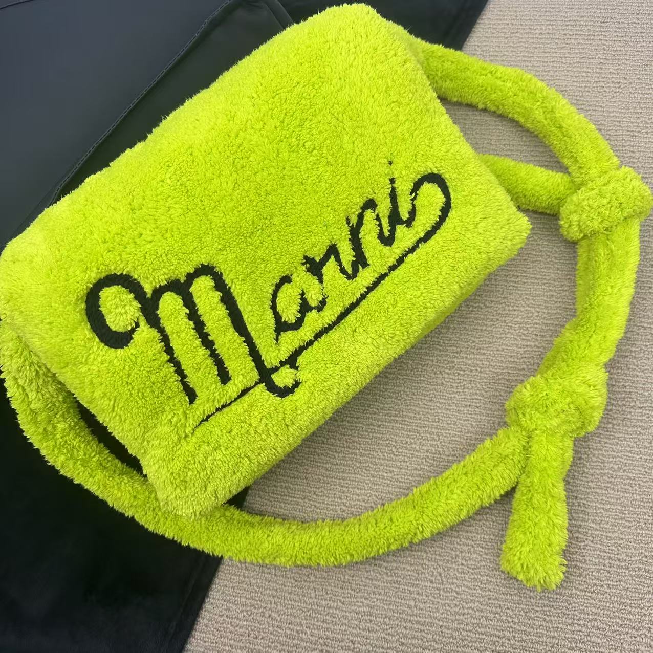 95新 MARNI 【阿玮专属】毛绒邮差单肩包/668346