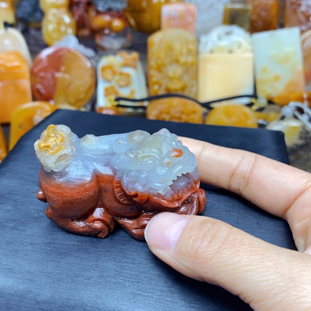 石英质玉（黄龙玉）颈饰未镶嵌