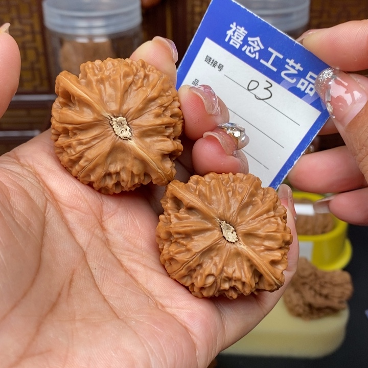 文玩核桃吊坠44宫灯