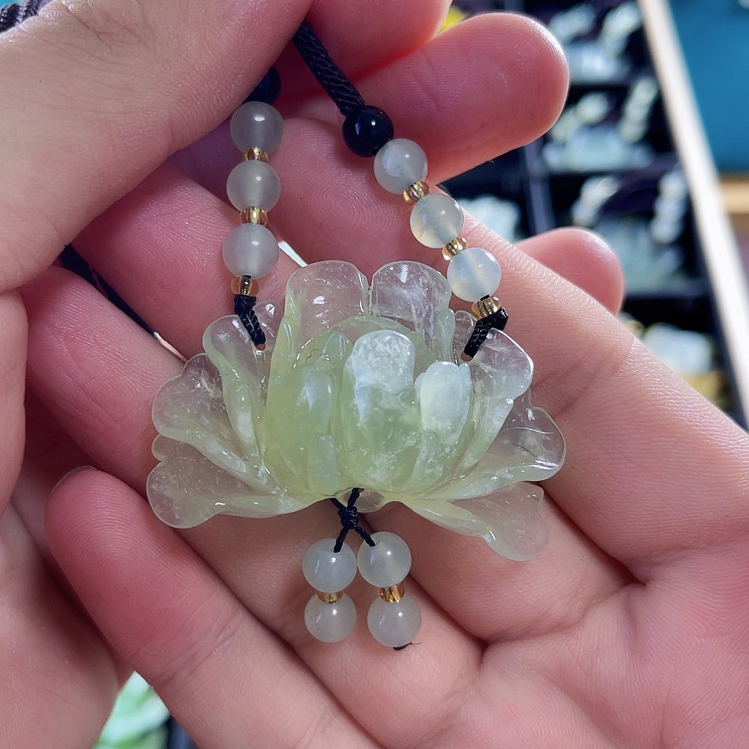 蛇纹石玉颈饰未镶嵌