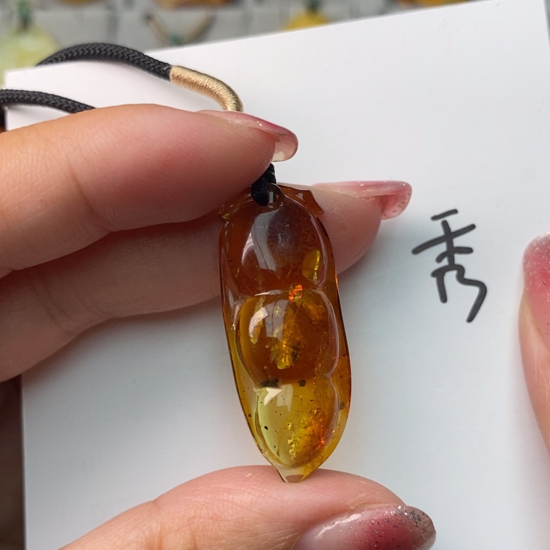 琥珀珠宝奇石未镶嵌