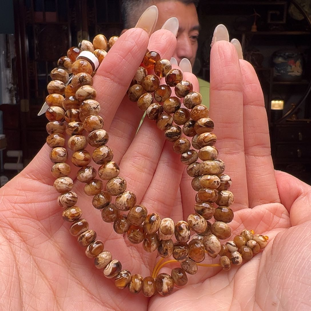 琥珀裸石未镶嵌抚顺琥珀30414。7mm