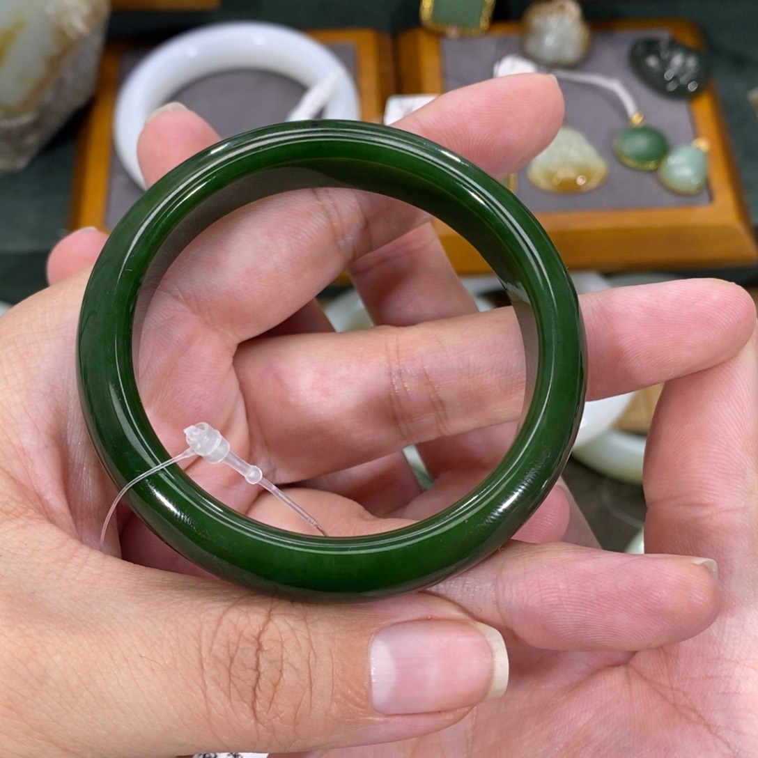 和田玉（碧玉）手镯未镶嵌荷*蛋