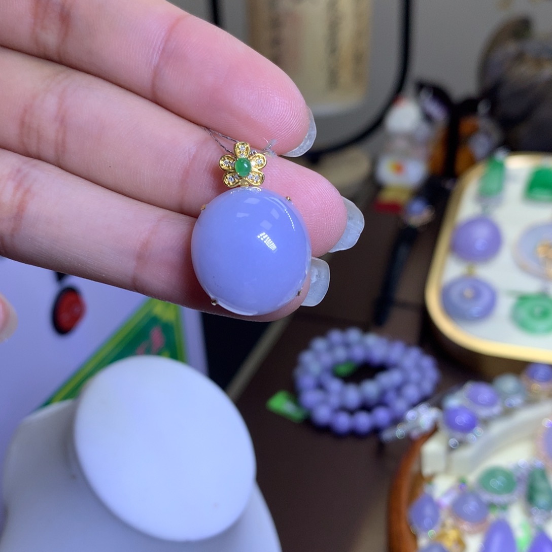 翡翠颈饰18K金镶嵌翡翠