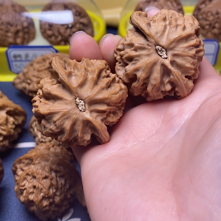 文玩核桃把件牛**忙龙鳞