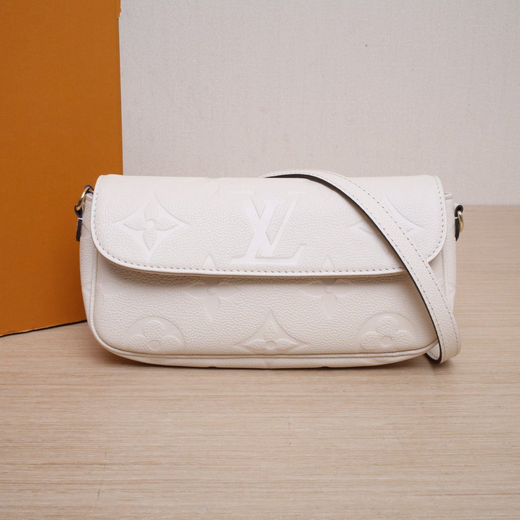 99新 LouisVuitton/路易威登 【娇】链条腋下包 皮革C 芯片 156671