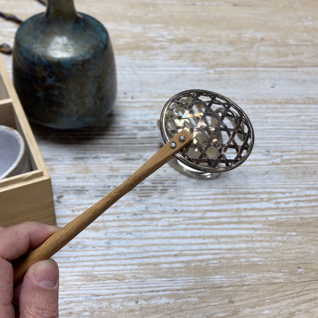 瓷片用****6密密麻麻地排列着一个