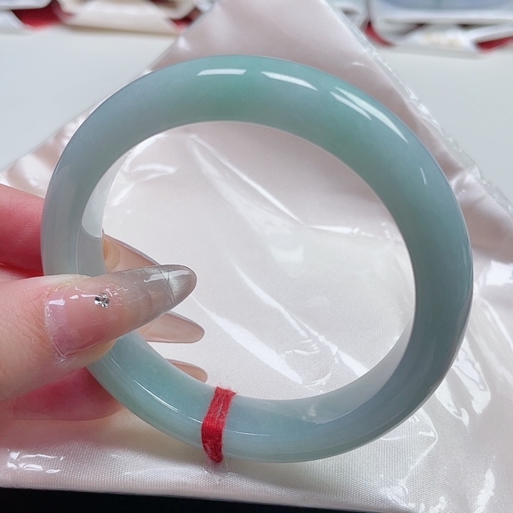 翡翠手镯未镶嵌缅甸