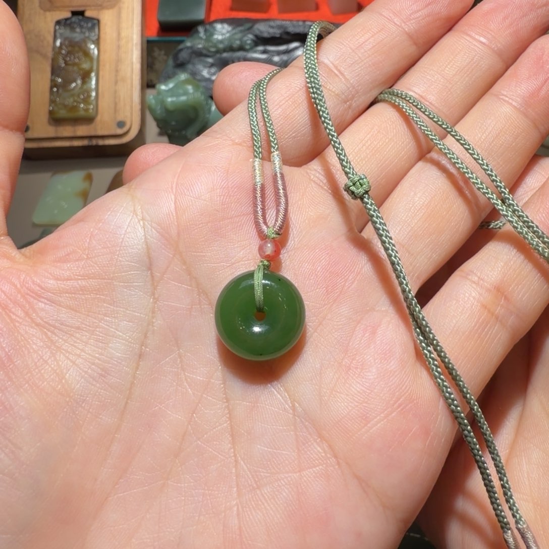 醉***客和田玉（碧玉）未镶嵌颈饰