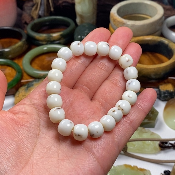 和田玉（糖玉）未镶嵌颈饰