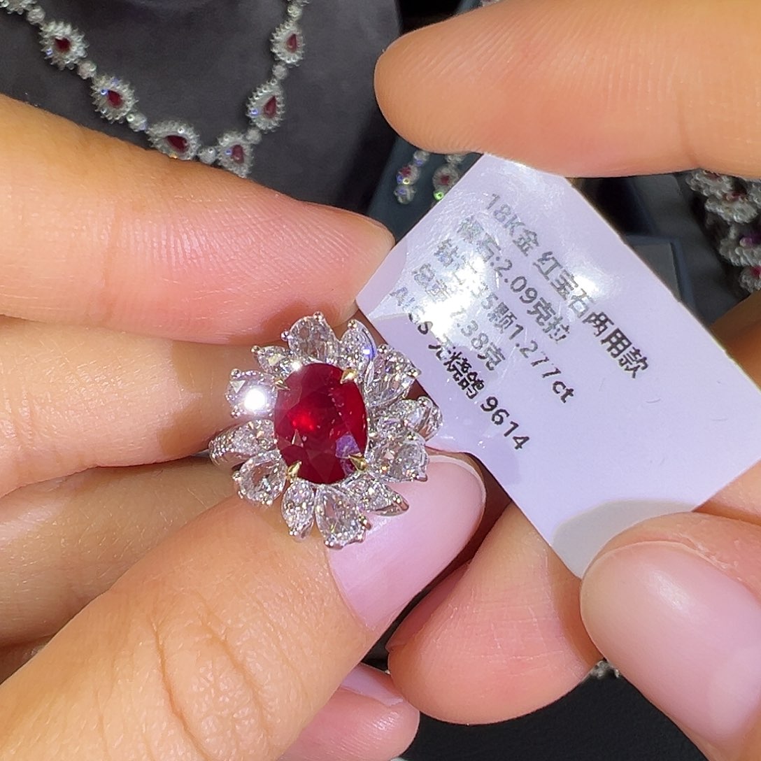 红宝石戒指18K金镶嵌