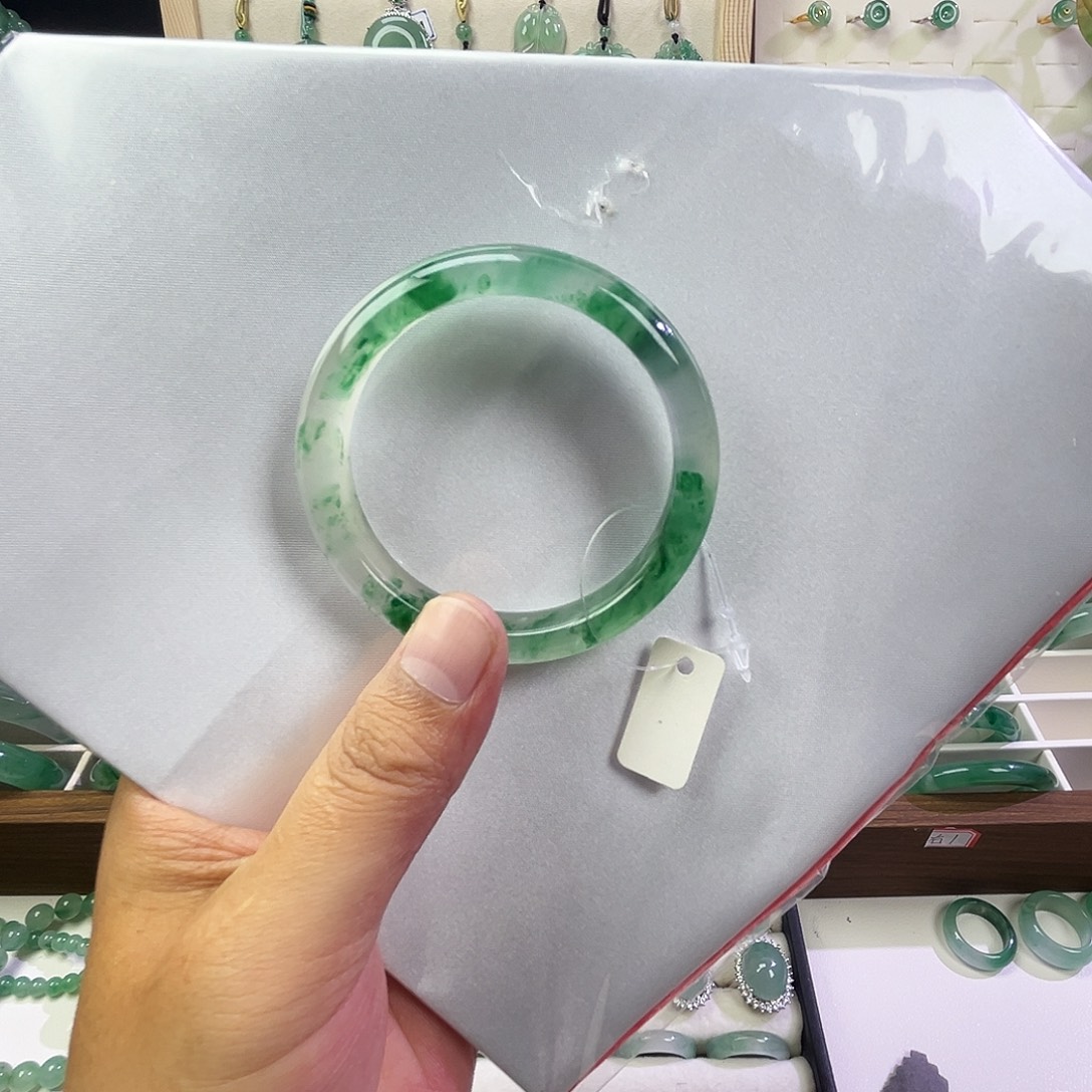 用***9石英质玉未镶嵌手镯55.2