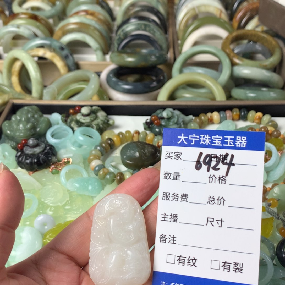 蛇纹石玉颈饰未镶嵌6924
