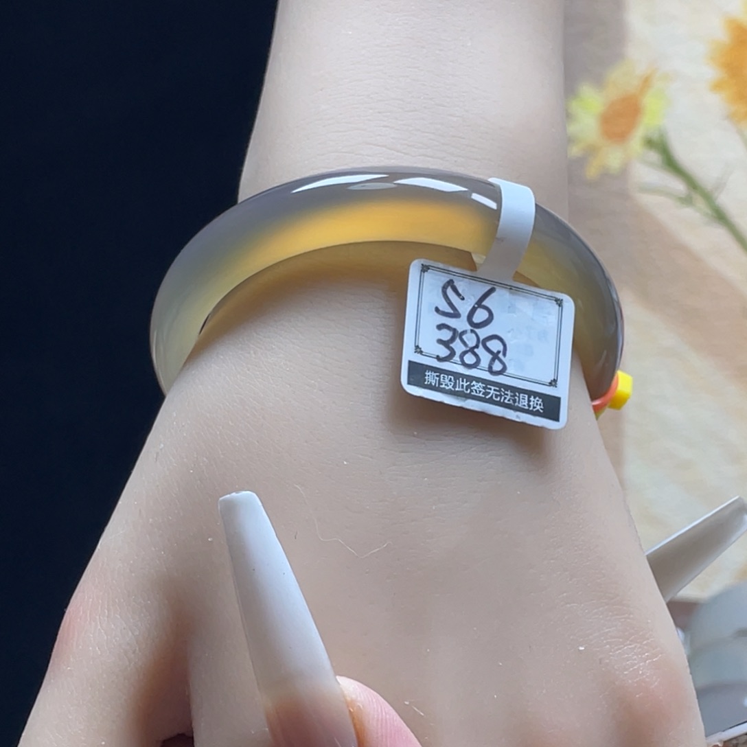 玛瑙/玉髓手镯未镶嵌金丝线56