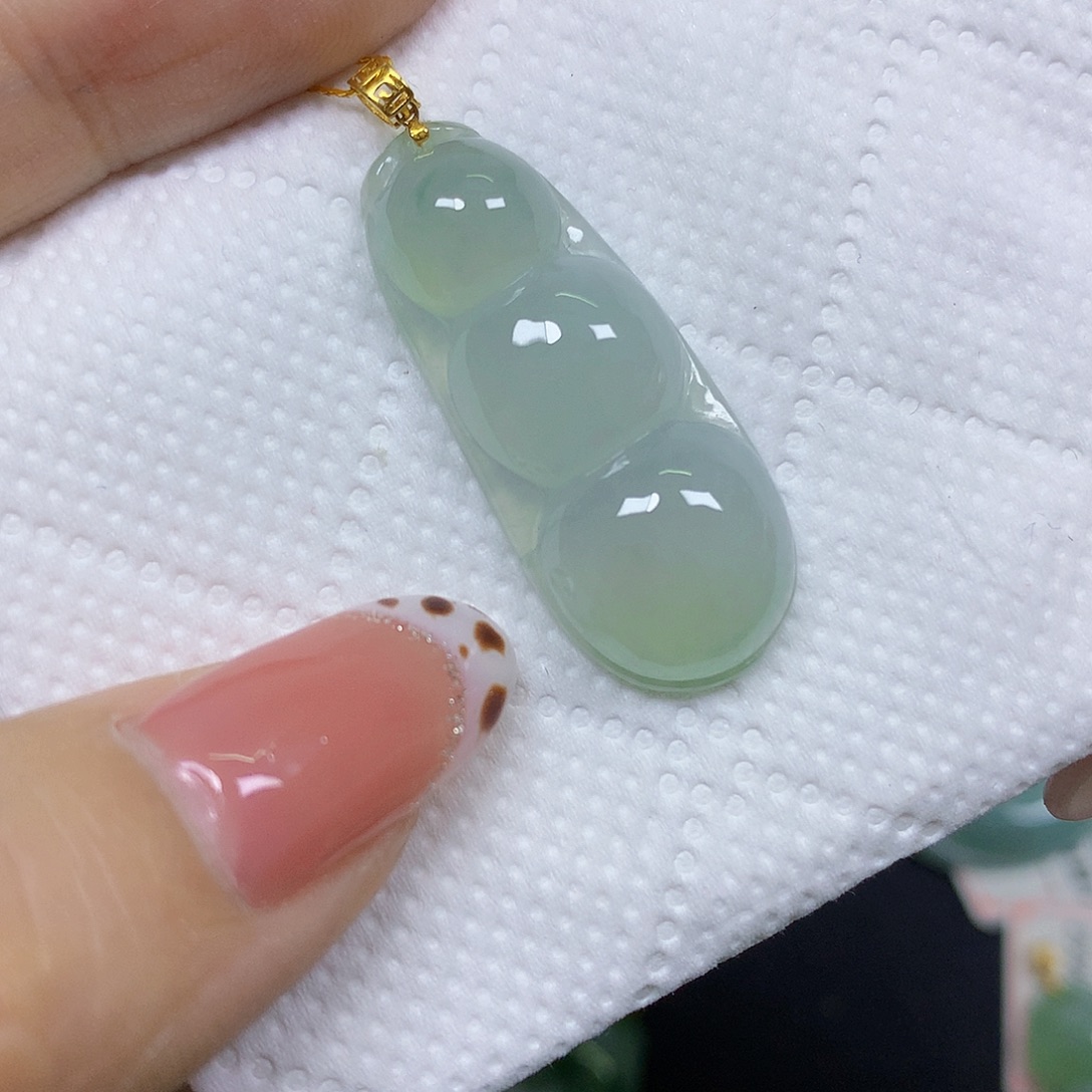 颈饰18K金镶嵌翡翠挂件