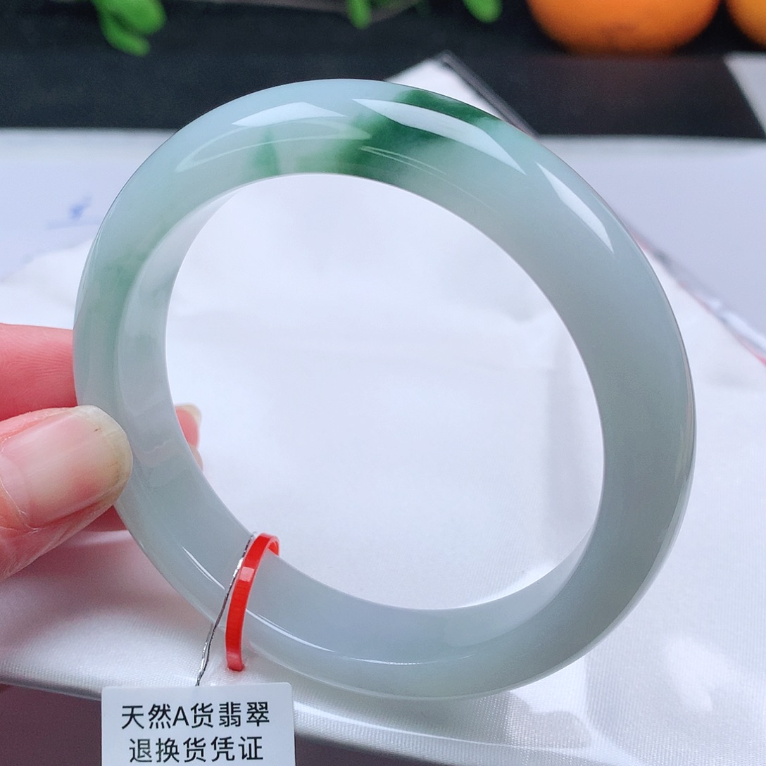 翡翠手镯未镶嵌59圈