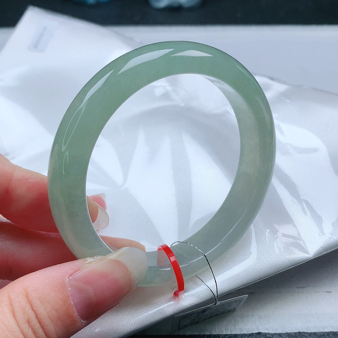 翡翠手镯未镶嵌56圈