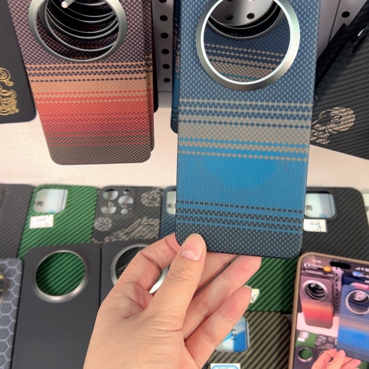 Mate70月生带磁吸凯夫拉