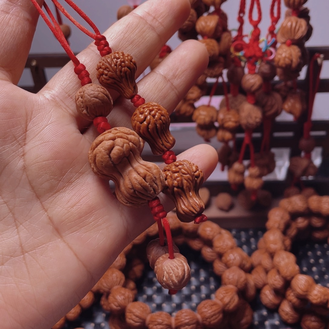仁***水木质类龙纹桃枭手串