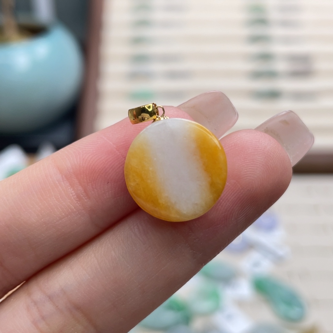 翡翠18K金镶嵌吊坠(不含链)a03牛奶焦糖布丁无事牌