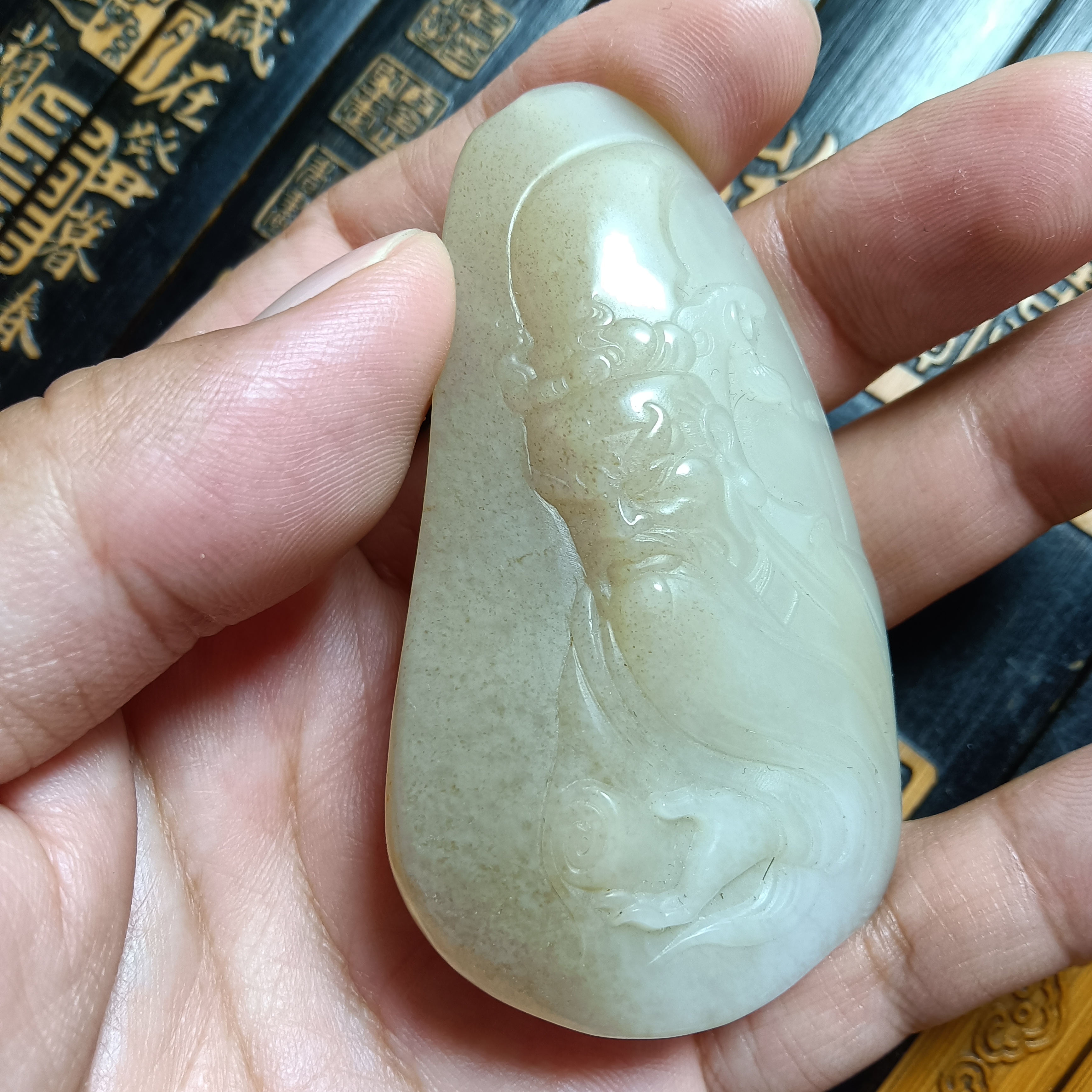 新疆和田玉黑山料小手把文关公，揉光净货，天然糖色