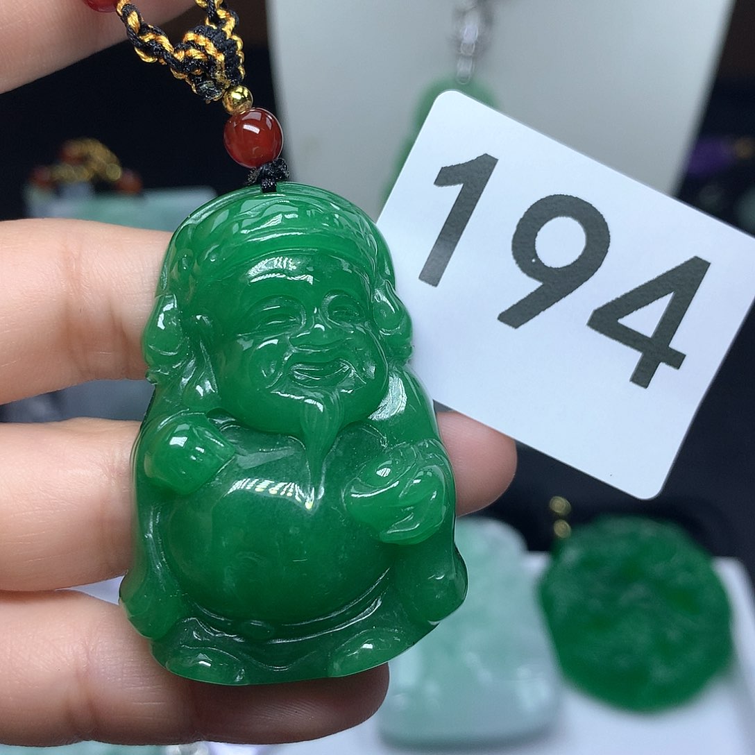 翡翠吊坠(赠链)未镶嵌
