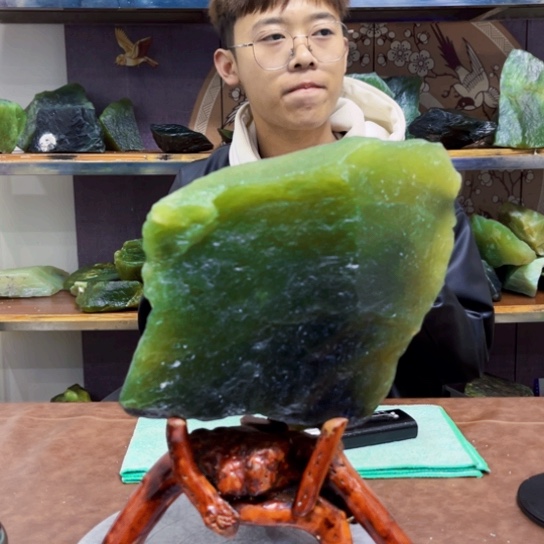 未镶嵌蛇纹石玉原石午***?