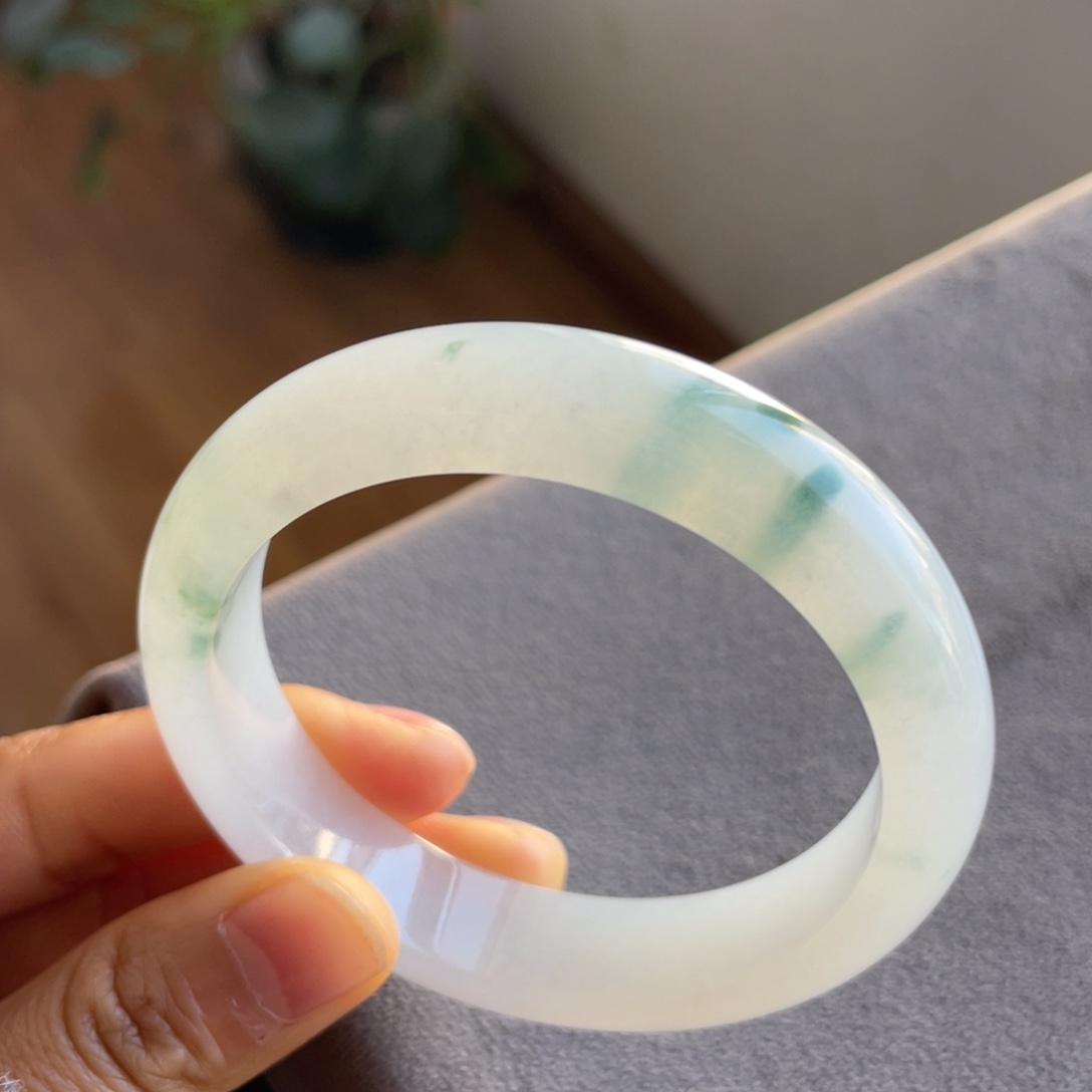 翡翠未镶嵌手镯飘花