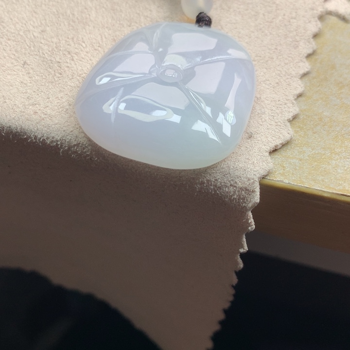 翡翠颈饰未镶嵌吊坠