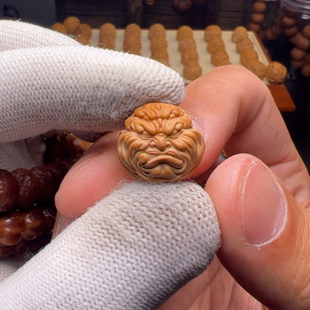 猴头核桃把件五目烟鬼