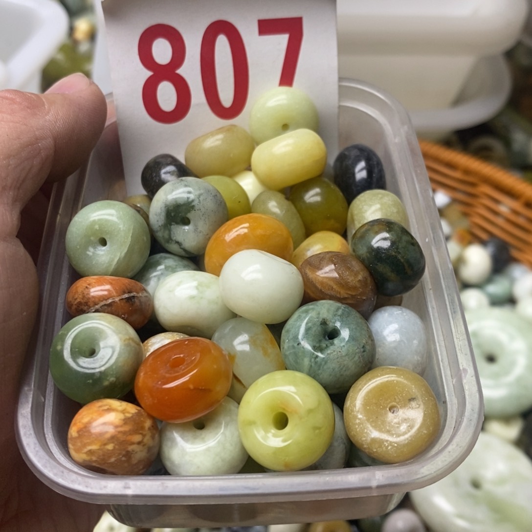 蛇纹石玉挂坠未镶嵌