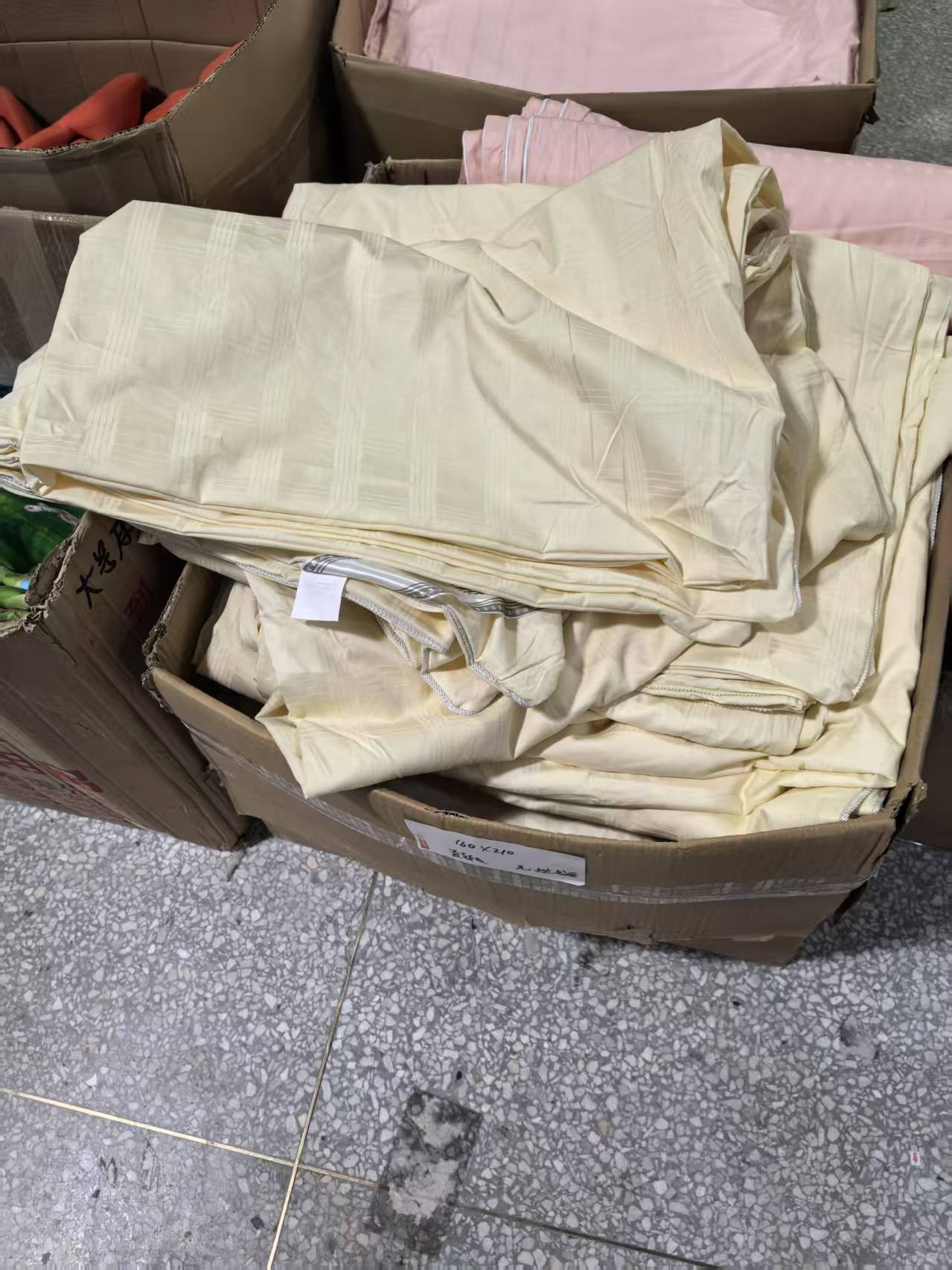 《厚广家》3楼160×210黄色全棉贡缎无拉链被套 发1个 不挑花纹