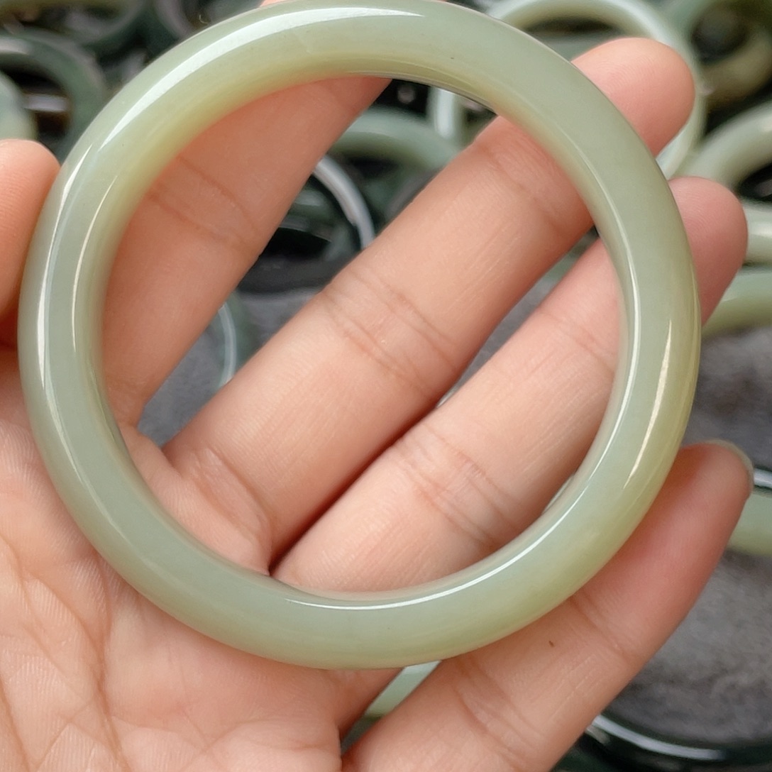 和田玉手镯未镶嵌平**利