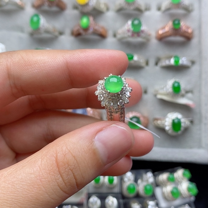 翡翠戒指未镶嵌蛋面