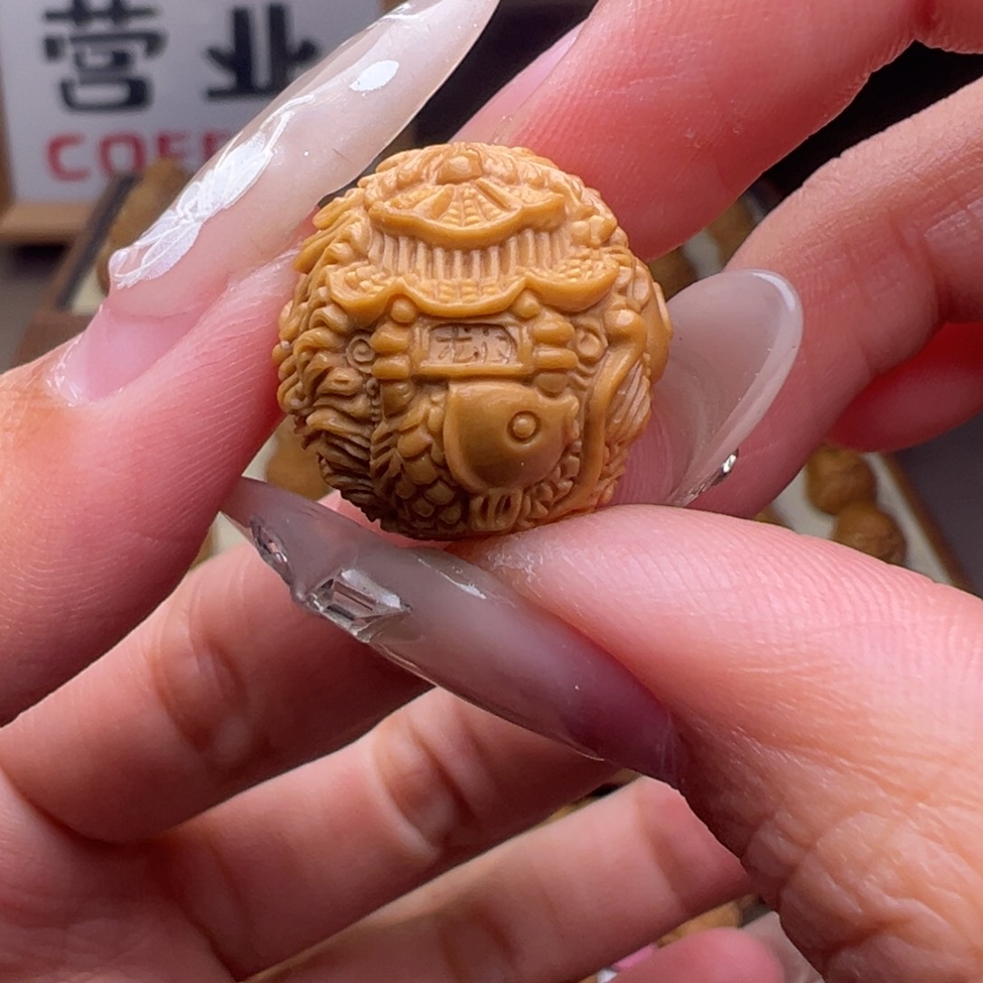 文玩核桃把件精修款鲤鱼跃龙门18左右尺寸全品有正常封口线