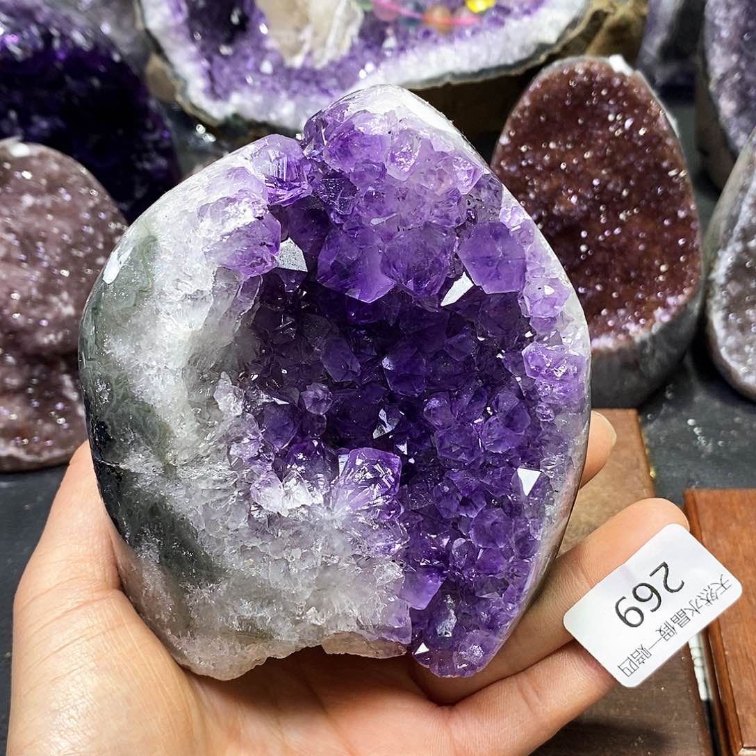 水晶大型摆件（非配饰）未镶嵌