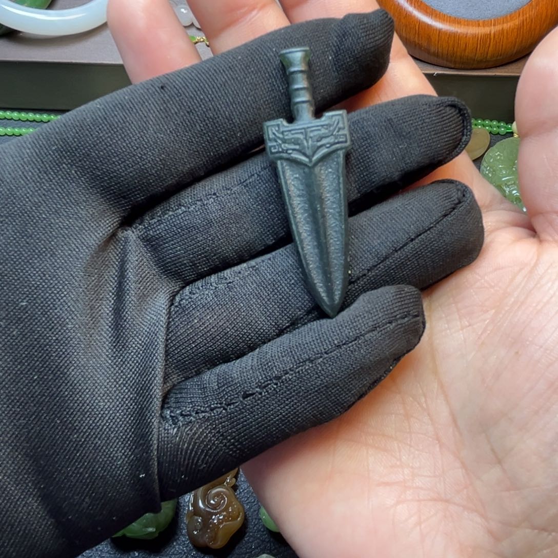 和田玉颈饰未镶嵌