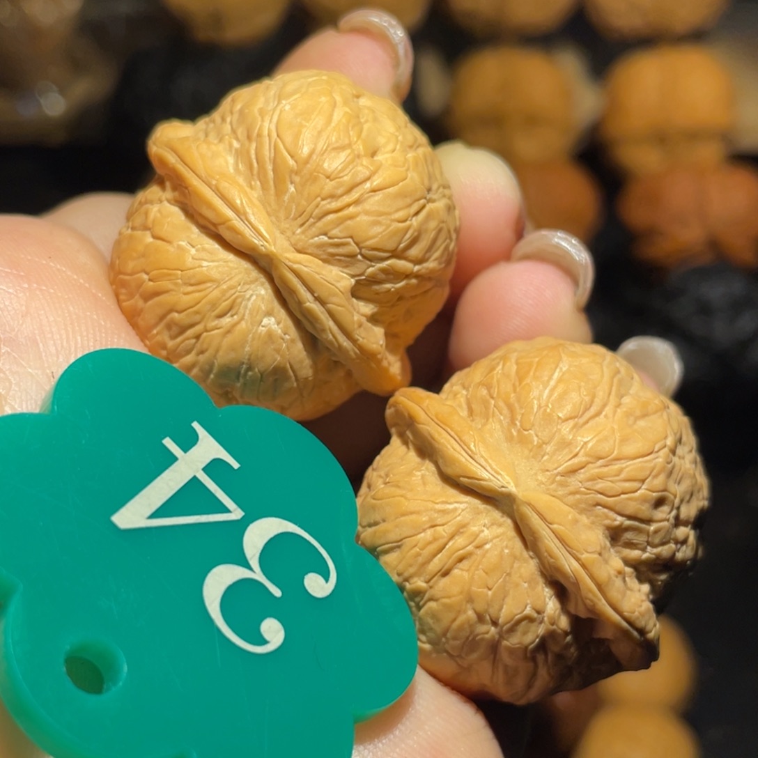 铃铛32尺寸核桃。   