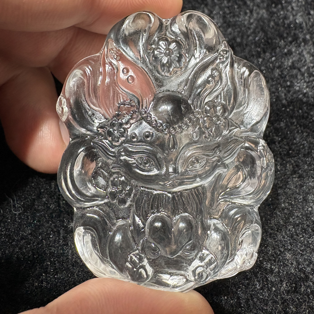 天然白水晶手工雕刻九尾狐仙