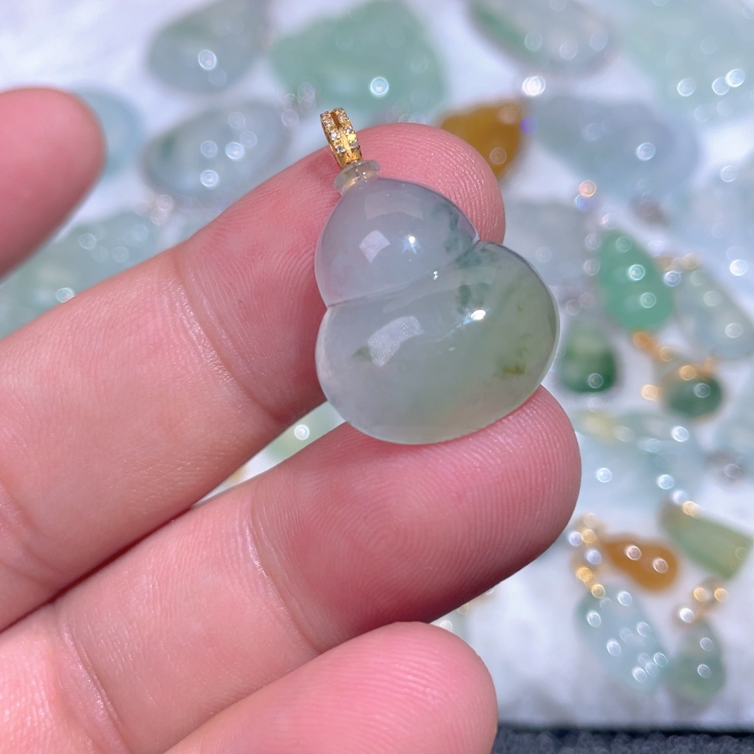 翡翠18K金镶嵌颈饰