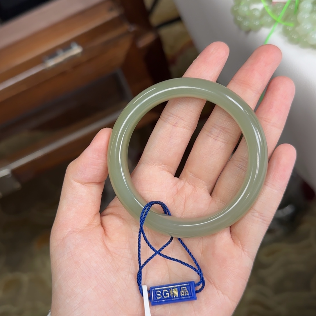 铭***心和田玉未镶嵌手镯54